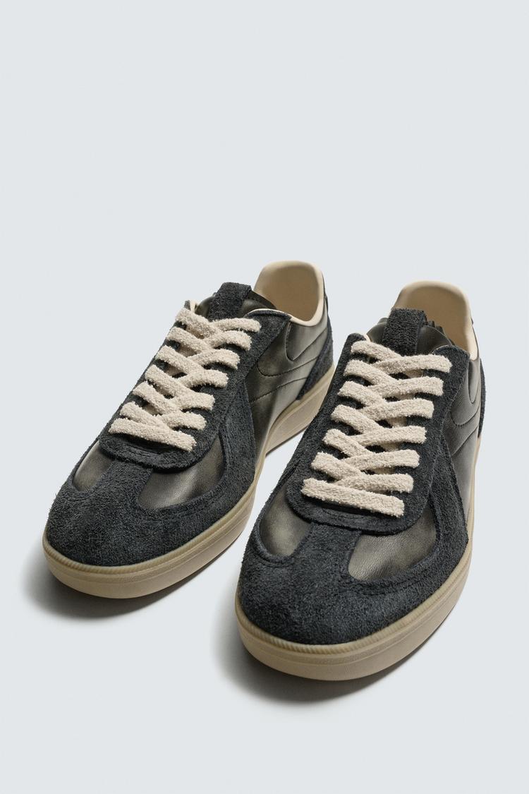 RETRO STYLE TRAINERS