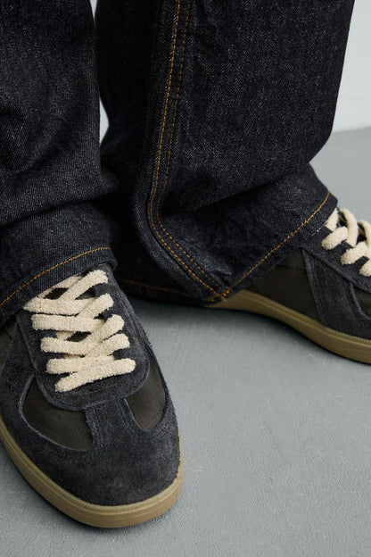 RETRO STYLE TRAINERS