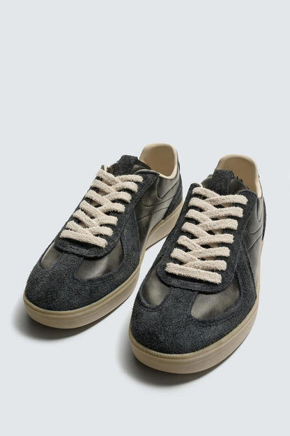 RETRO STYLE TRAINERS